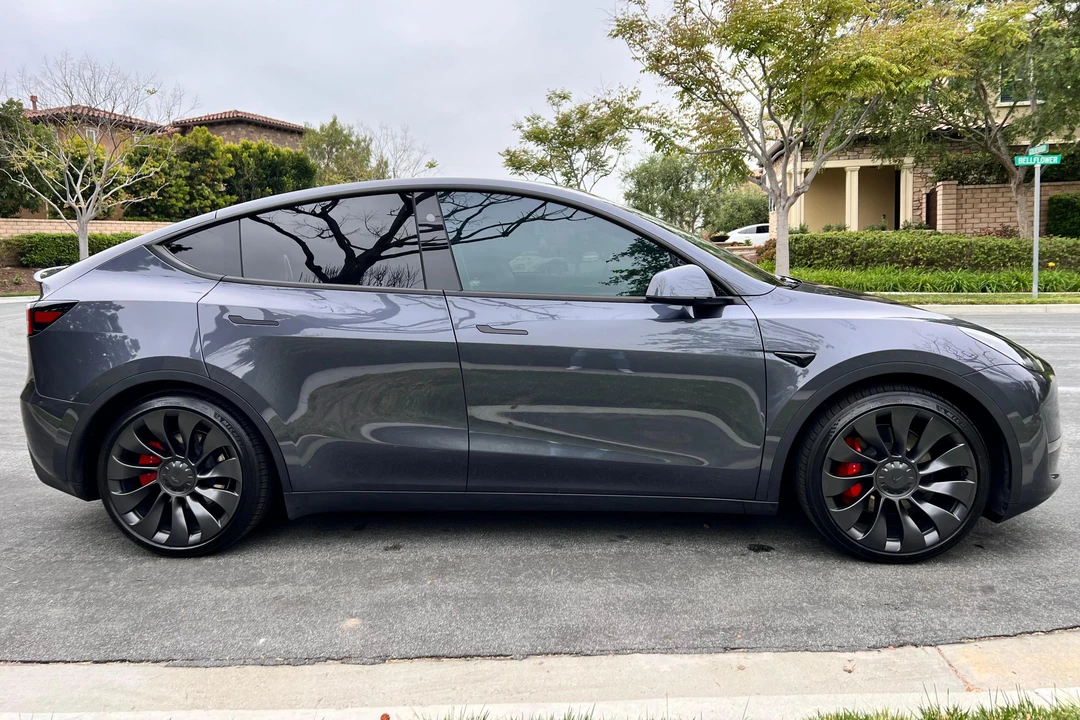 2023 Tesla Model Y Performance - Image 3 of 31