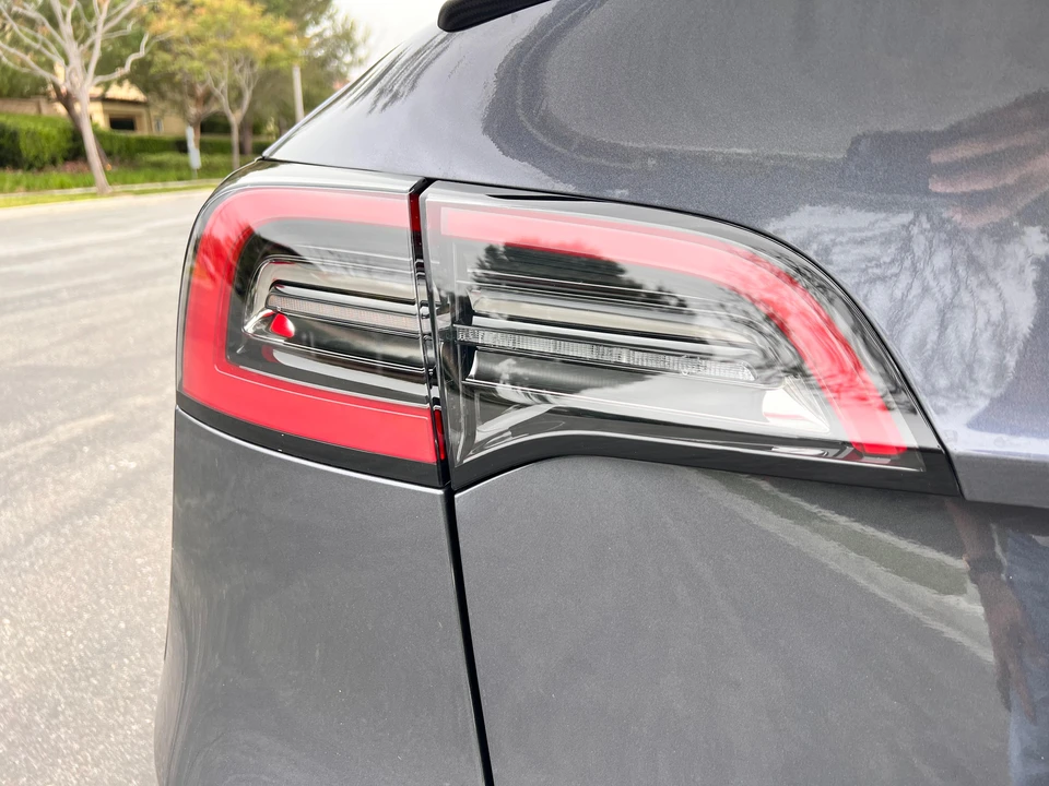 2023 Tesla Model Y Performance - Image 24 of 31