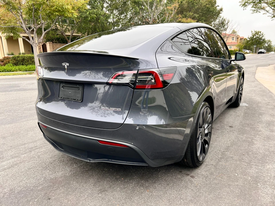 2023 Tesla Model Y Performance - Image 15 of 31