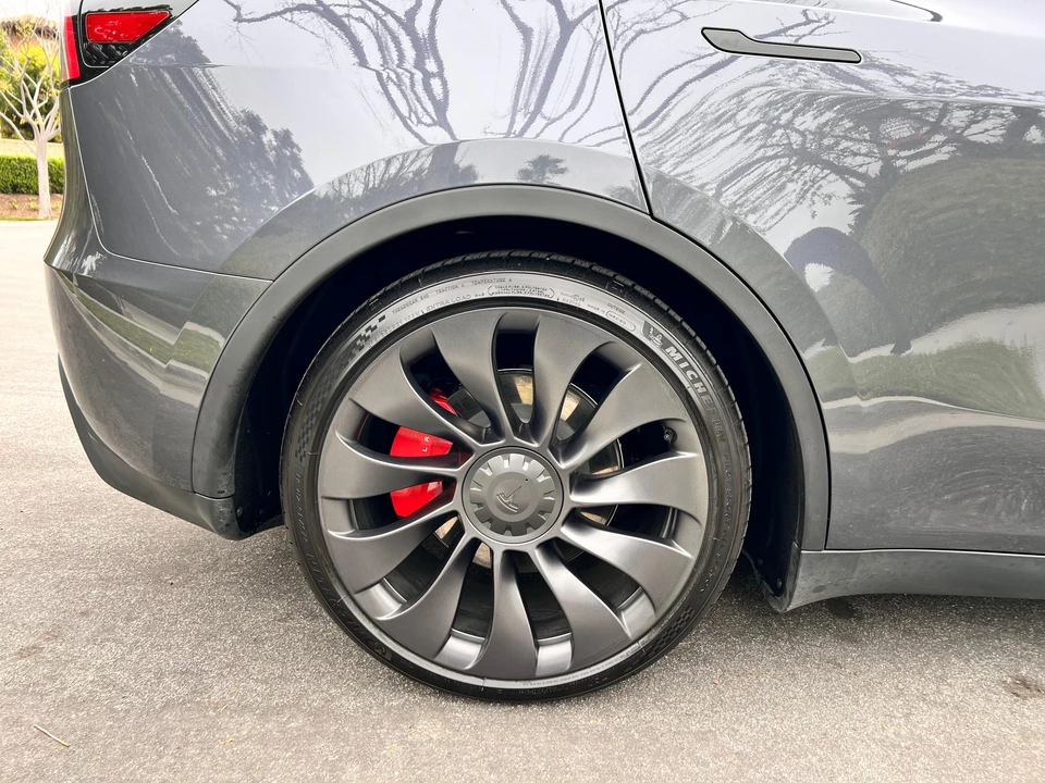 2023 Tesla Model Y Performance - Image 31 of 31