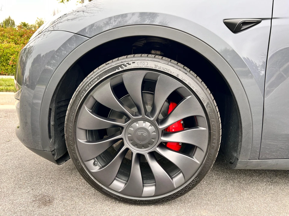 2023 Tesla Model Y Performance - Image 29 of 31