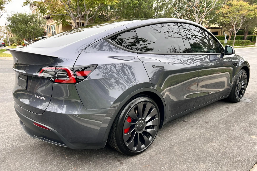 2023 Tesla Model Y Performance - Image 4 of 31