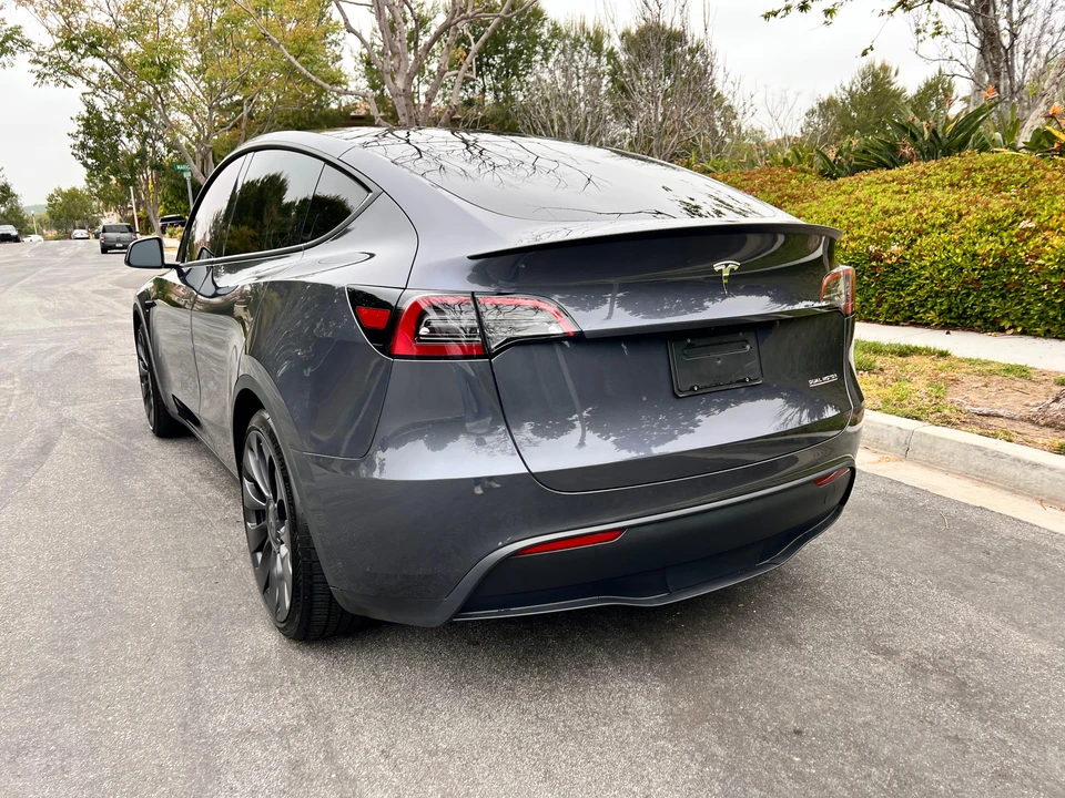 2023 Tesla Model Y Performance - Image 12 of 31