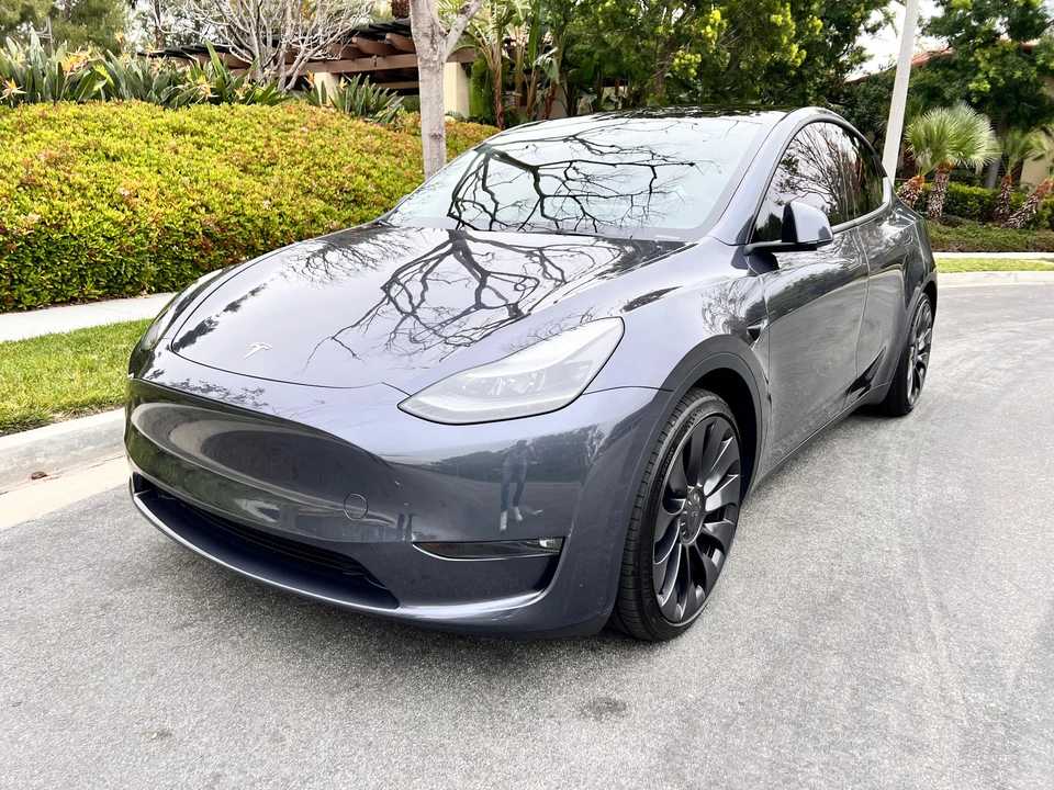 2023 Tesla Model Y Performance - Image 9 of 31
