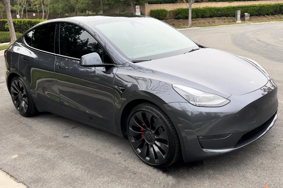 2023 Tesla Model Y Performance - Image 18 of 31