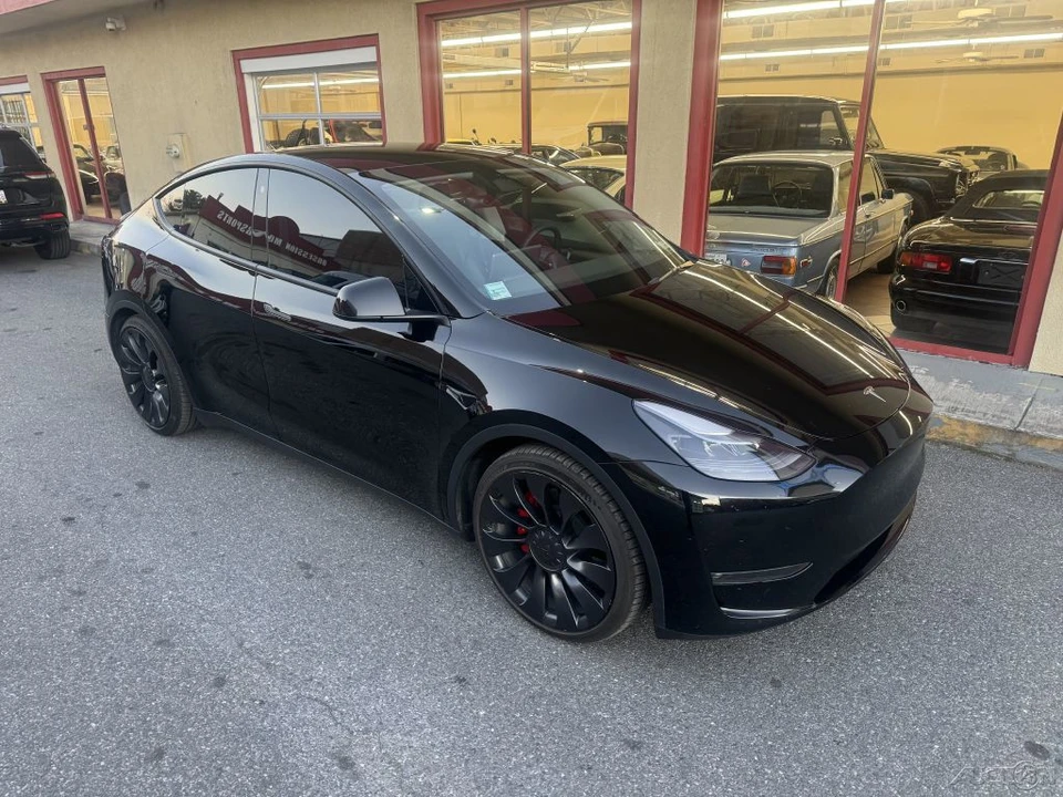 2023 Tesla Model Y Performance - Image 6 of 21