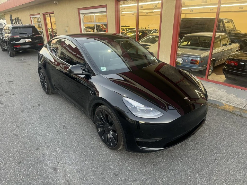 2023 Tesla Model Y Performance - Image 2 of 21