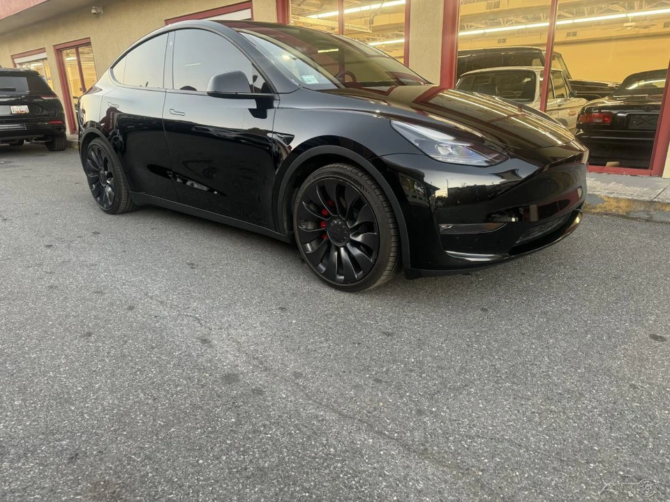2023 Tesla Model Y Performance - Image 5 of 21