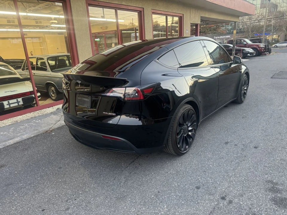 2023 Tesla Model Y Performance - Image 14 of 21