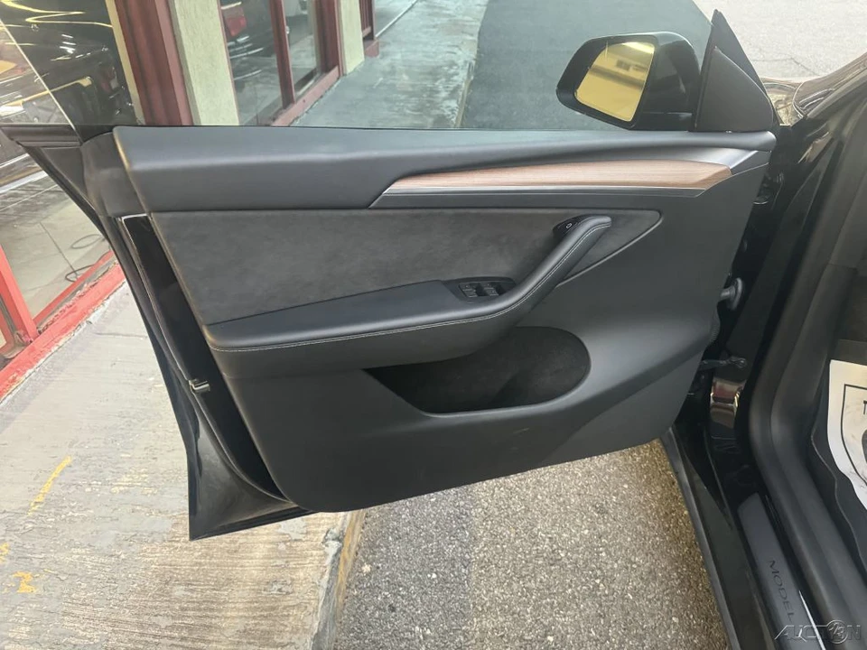 2023 Tesla Model Y Performance - Image 19 of 21