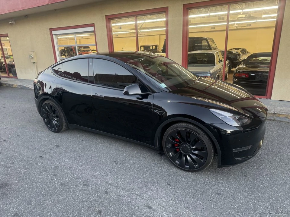 2023 Tesla Model Y Performance - Image 7 of 21
