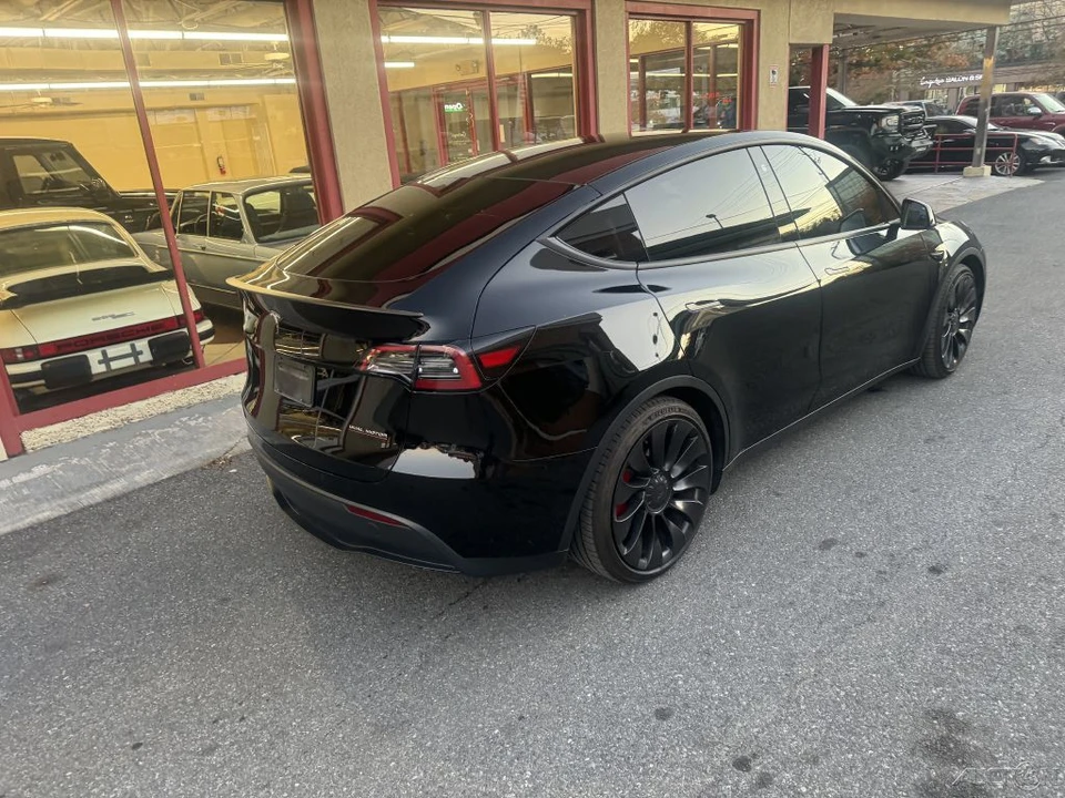 2023 Tesla Model Y Performance - Image 13 of 21