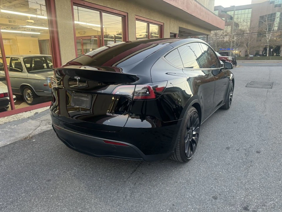 2023 Tesla Model Y Performance - Image 15 of 21