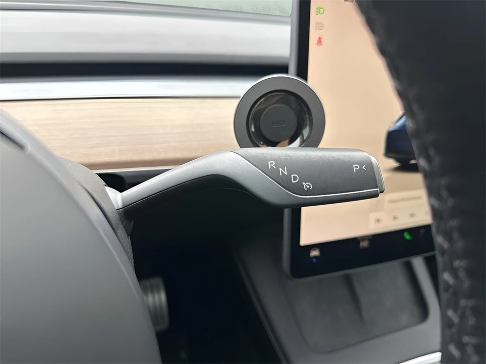 2023 Tesla Model Y Performance - Image 17 of 21