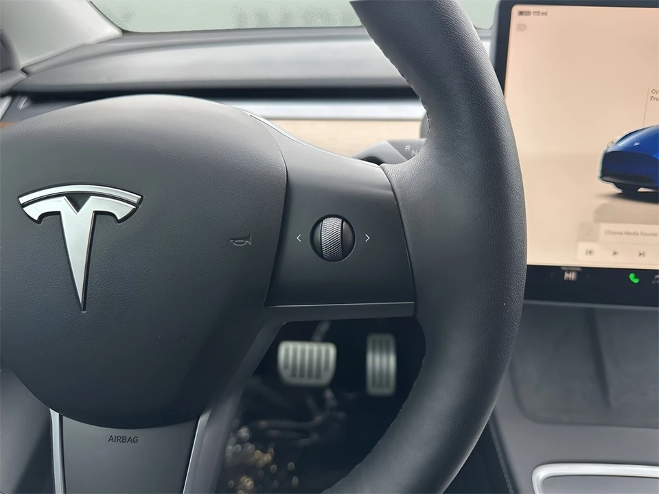 2023 Tesla Model Y Performance - Image 16 of 21
