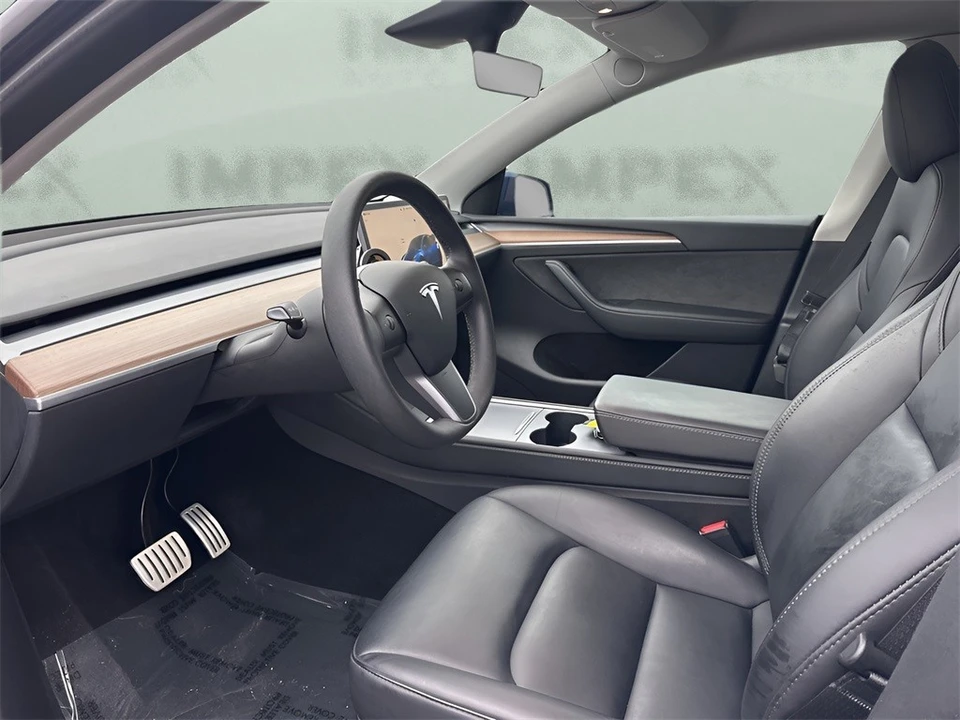 2023 Tesla Model Y Performance - Image 9 of 21