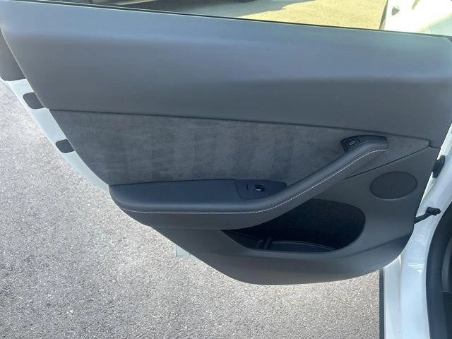2023 Tesla Model Y Performance - Image 14 of 21
