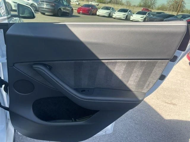 2023 Tesla Model Y Performance - Image 18 of 21