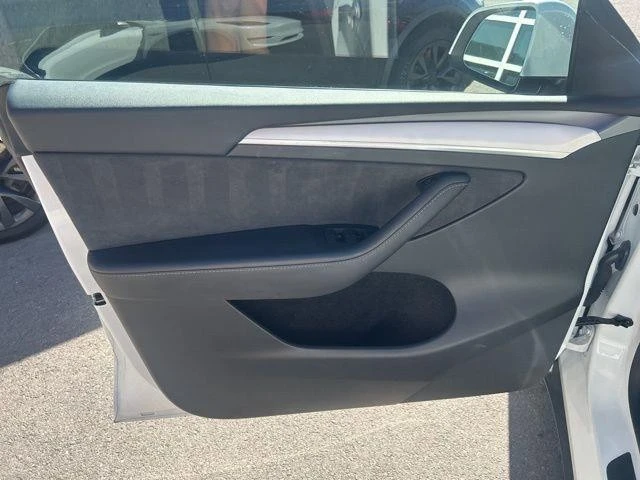 2023 Tesla Model Y Performance - Image 10 of 21