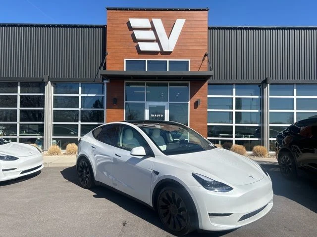 2023 Tesla Model Y Performance - Image 8 of 21