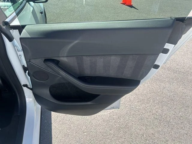 2023 Tesla Model Y Performance - Image 17 of 21
