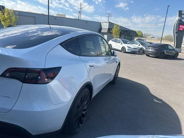 2023 Tesla Model Y Performance - Image 9 of 21