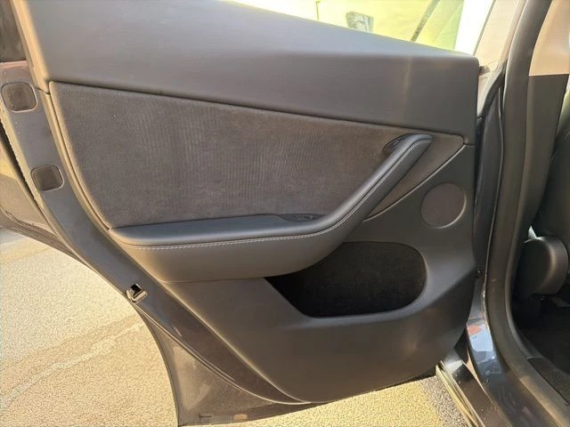 2023 Tesla Model Y Performance - Image 13 of 21
