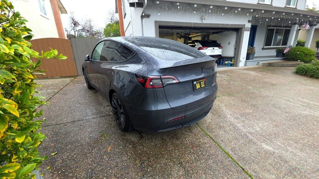 2023 Tesla Model Y Performance - Image 3 of 5
