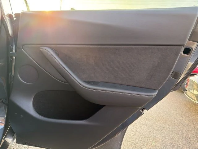 2023 Tesla Model Y Performance - Image 17 of 21
