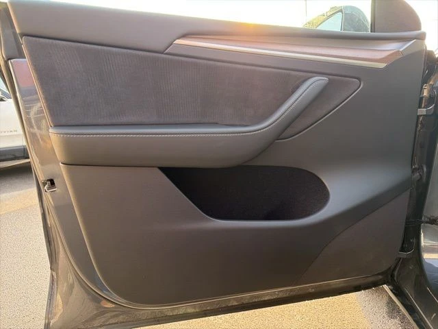 2023 Tesla Model Y Performance - Image 9 of 21