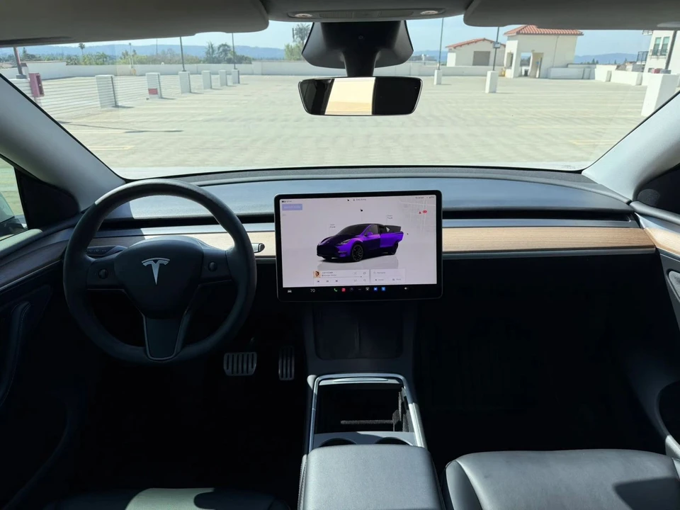 2023 Tesla Model Y Performance - Image 12 of 20