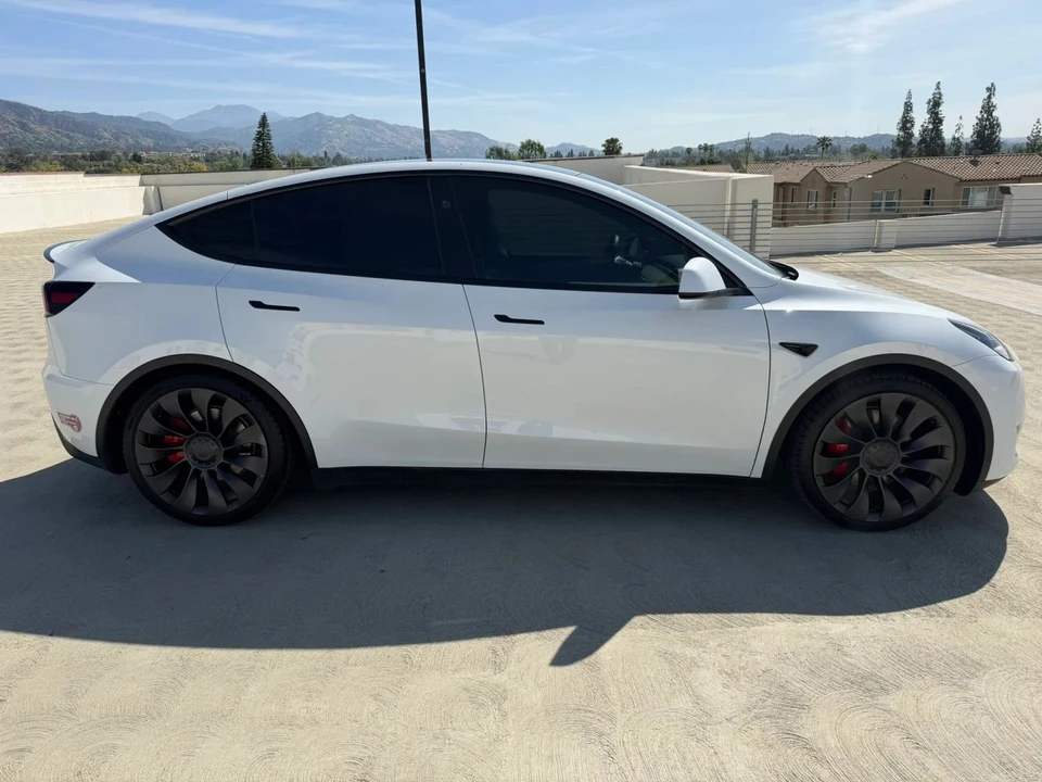2023 Tesla Model Y Performance - Image 6 of 20