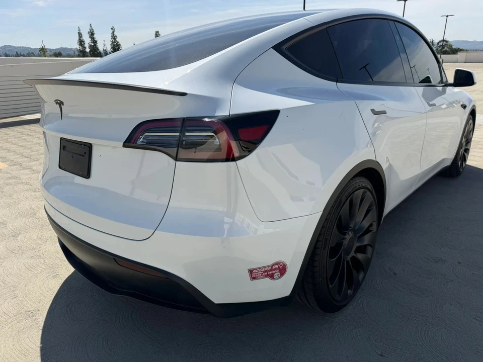 2023 Tesla Model Y Performance - Image 5 of 20