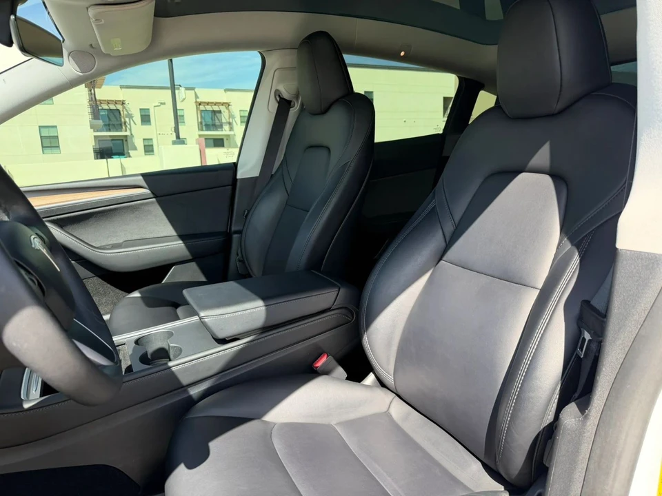 2023 Tesla Model Y Performance - Image 9 of 20