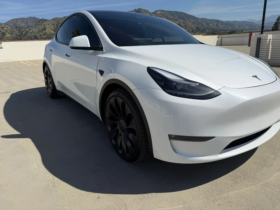2023 Tesla Model Y Performance - Image 7 of 20