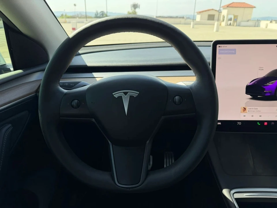 2023 Tesla Model Y Performance - Image 13 of 20