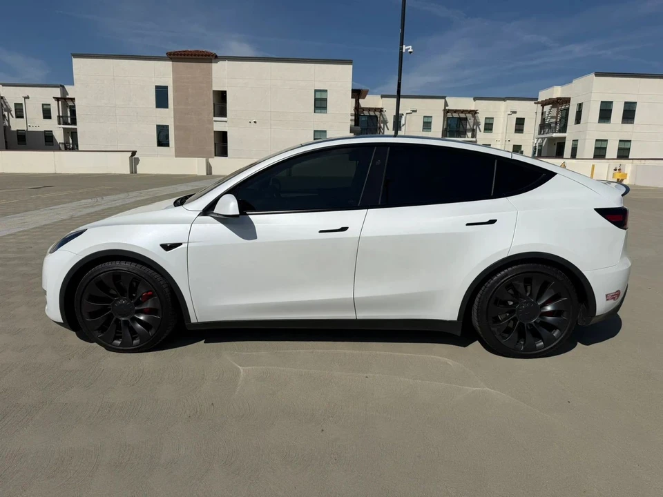 2023 Tesla Model Y Performance - Image 2 of 20