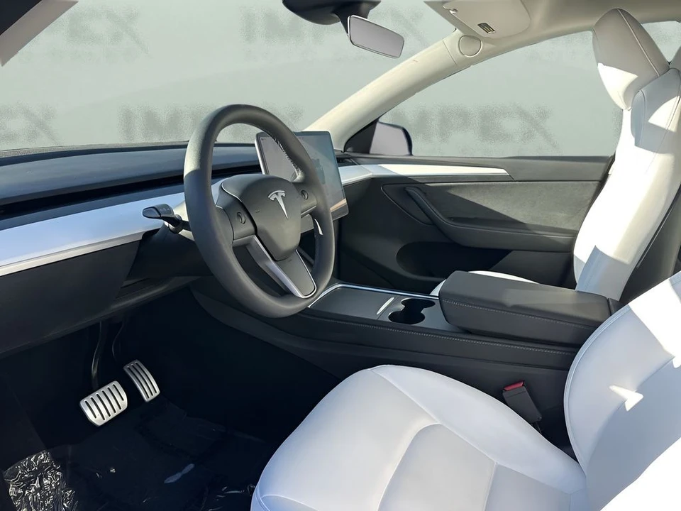 2023 Tesla Model Y Performance - Image 9 of 12