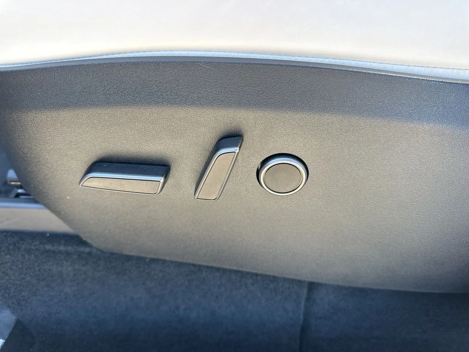 2023 Tesla Model Y Performance - Image 10 of 12