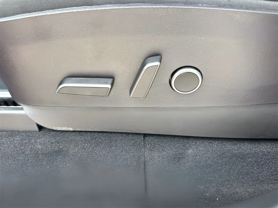 2023 Tesla Model Y Performance - Image 10 of 12