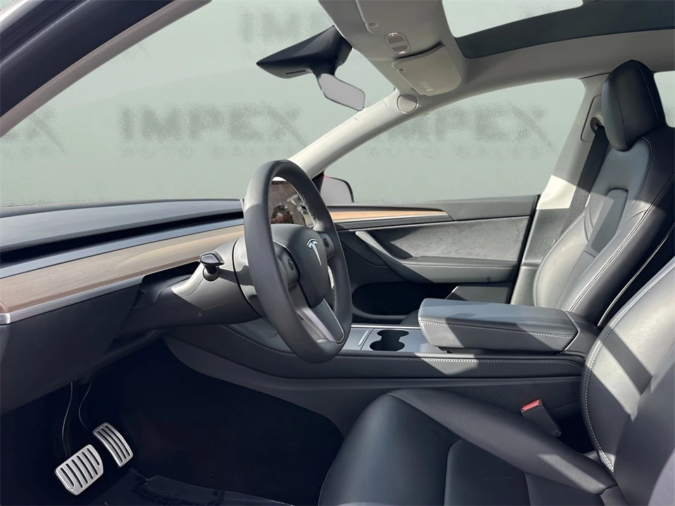 2023 Tesla Model Y Performance - Image 9 of 12