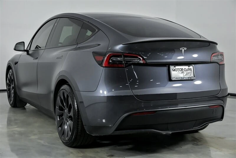 2023 Tesla Model Y Performance - Image 10 of 21