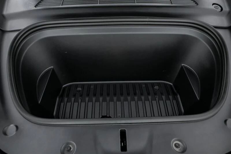 2023 Tesla Model Y Performance - Image 17 of 21