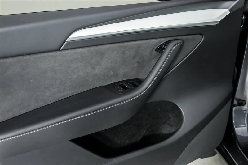 2023 Tesla Model Y Performance - Image 18 of 21