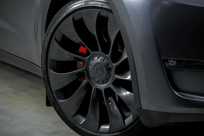 2023 Tesla Model Y Performance - Image 4 of 21