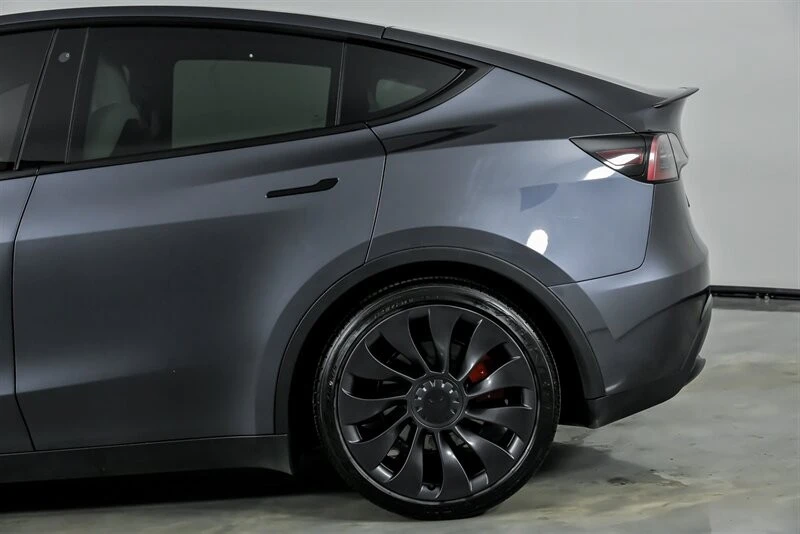 2023 Tesla Model Y Performance - Image 9 of 21