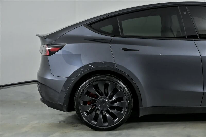 2023 Tesla Model Y Performance - Image 13 of 21