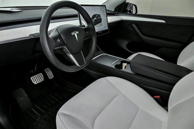 2023 Tesla Model Y Performance - Image 19 of 21