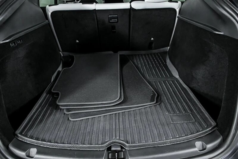 2023 Tesla Model Y Performance - Image 16 of 21