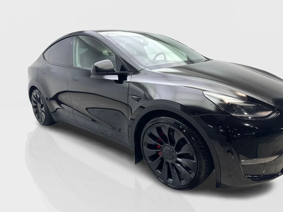 2023 Tesla Model Y Performance - Image 12 of 21